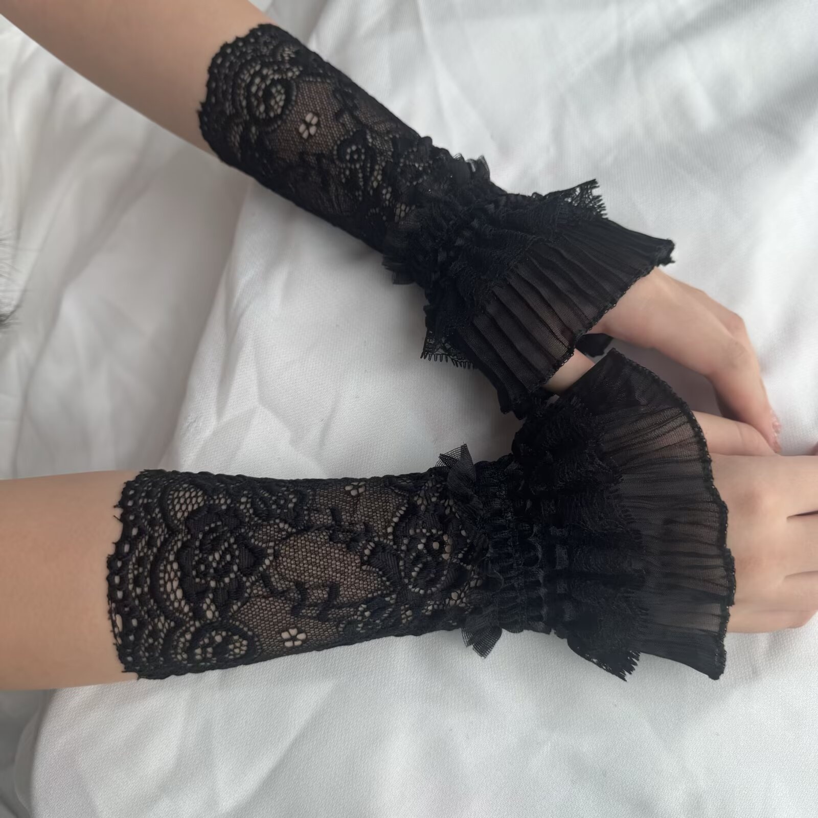 Lace Hollow Wrist Covers Trump - Men Accessories For Wrist 리뷰 및 가격